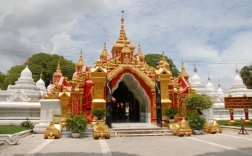 Ngôi Danh lam Cổ tự Kuthodaw có cuốn sách đá lớn nhất thế giới